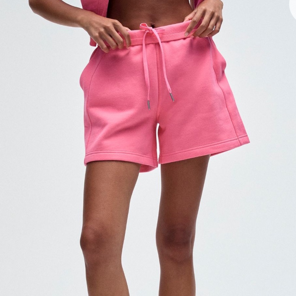 Lululemon | size 6 | scuba high rise short 5”